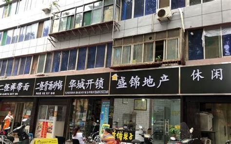 黑底白字招牌|如何看待西安多家店铺被换成黑白招牌？